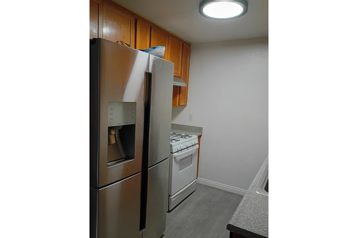 $1150 : Cuarto en renta image 3