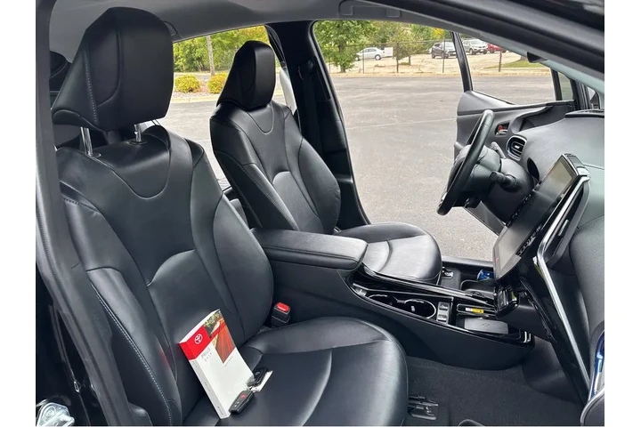 $15997 : 2019 Prius Limited image 5