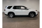$37920 : Honda Pilot 2023 AWD EX-L 4d thumbnail