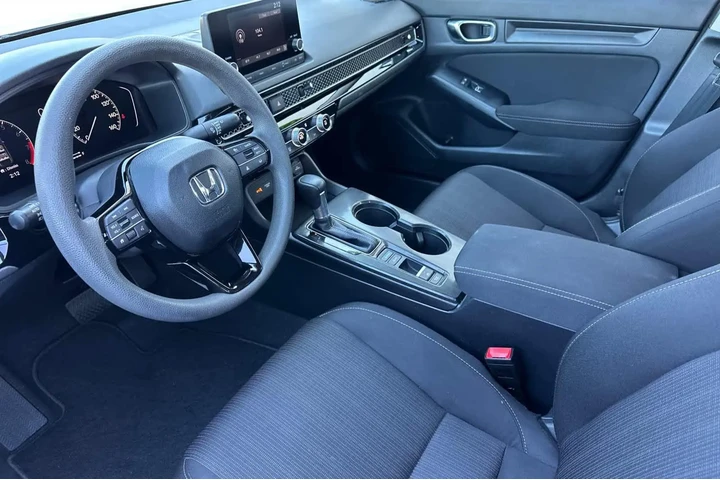 $24981 : Honda Civic 2024 LX 4dr Seda image 10