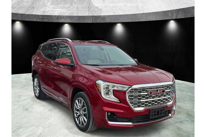 $25985 : GMC Terrain 2023 AWD Denali image 1