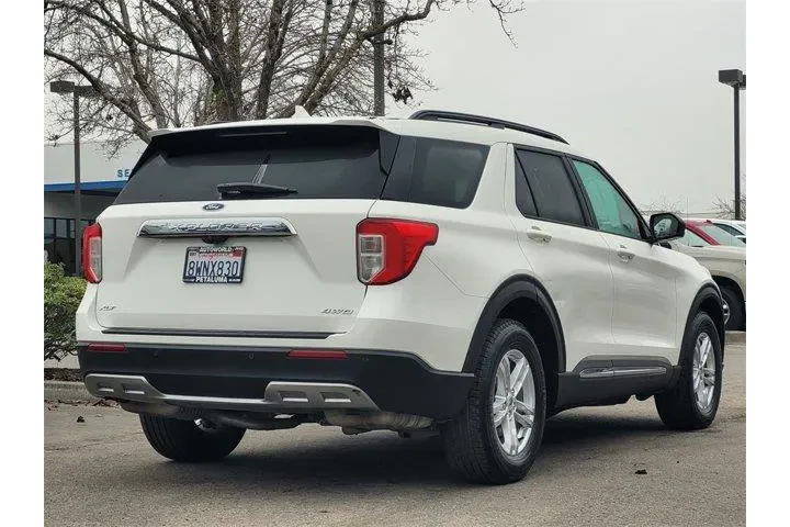 $25988 : Ford Explorer 2021 AWD XLT 4 image 4