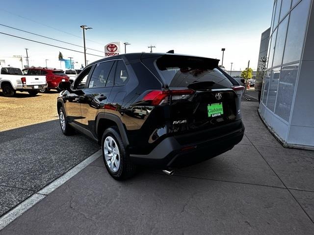 $31734 : 2024 RAV4 LE image 3