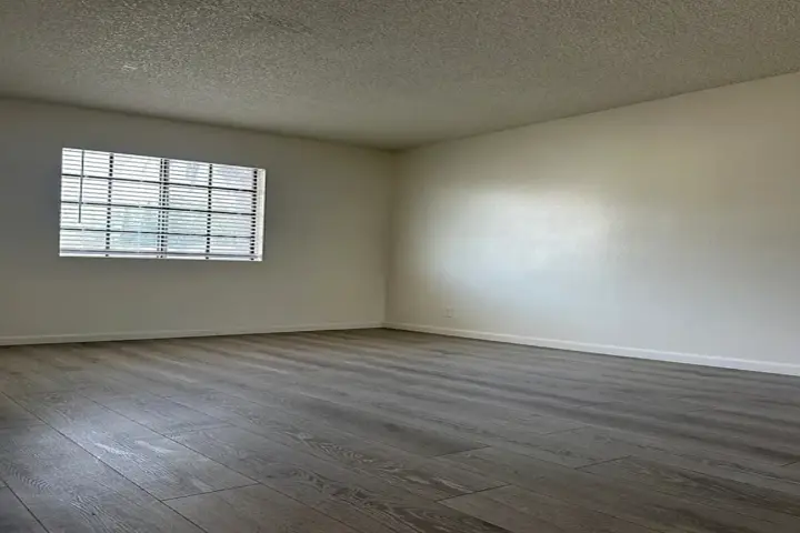 $1400 : 1 Bedroom Apt in koreatown LA image 9