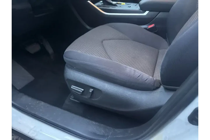 $27750 : Toyota Highlander 2021 LE 4d image 8