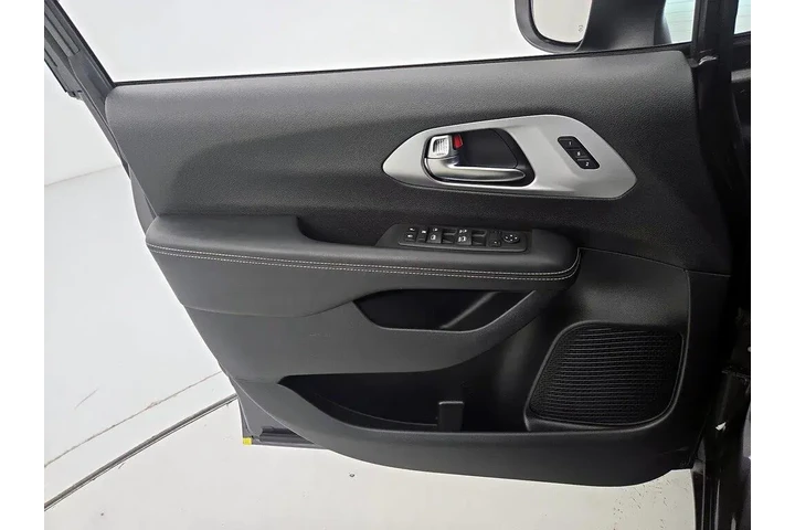 $32998 : Chrysler Pacifica 2023 Touri image 10