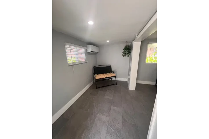 $1575 : Apartamento en renta 2H/1B image 5