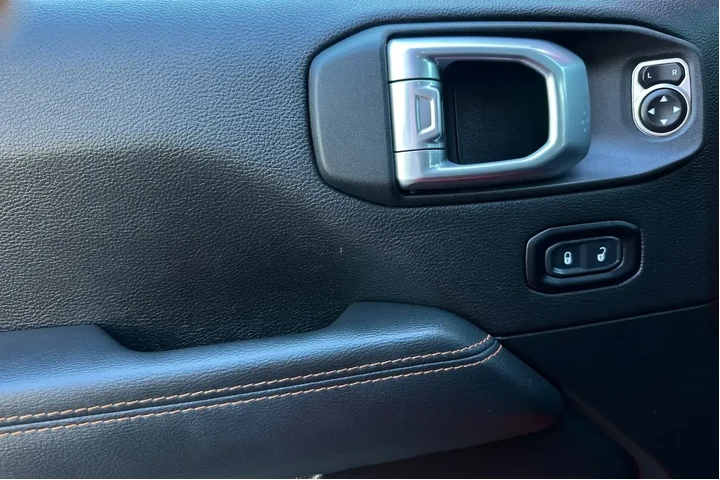 $37900 : Jeep Gladiator 2020 4x4 Moja image 10