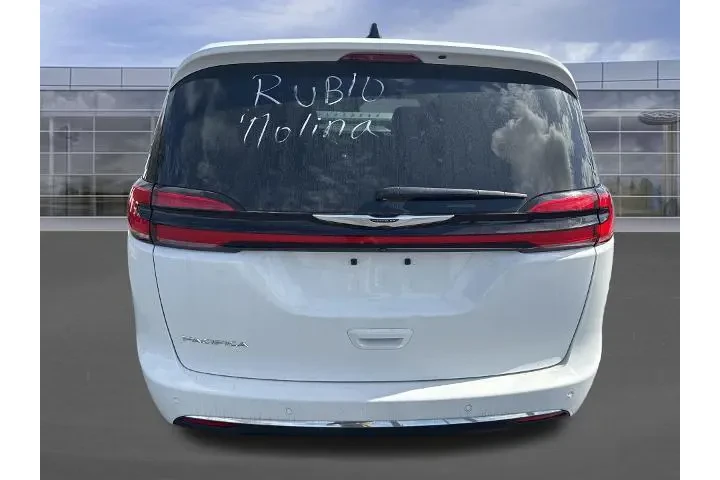 $29991 : Chrysler Pacifica 2024 Touri image 4