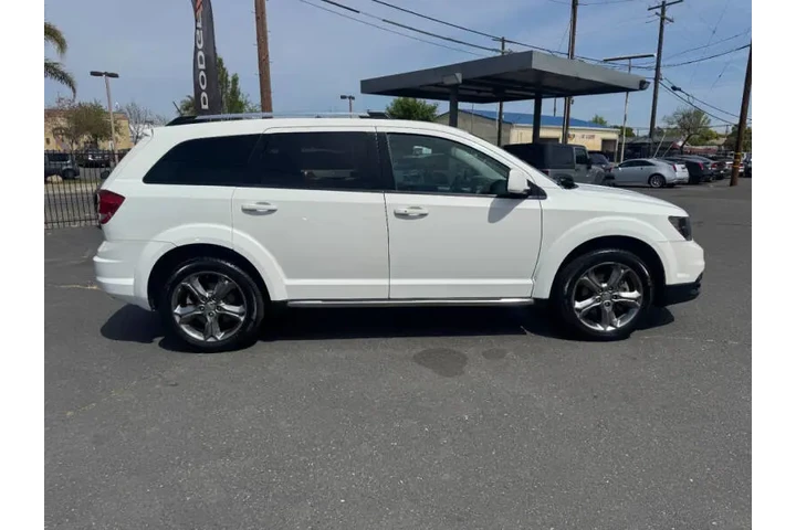 $11998 : 2017 Journey Crossroad Plus image 9
