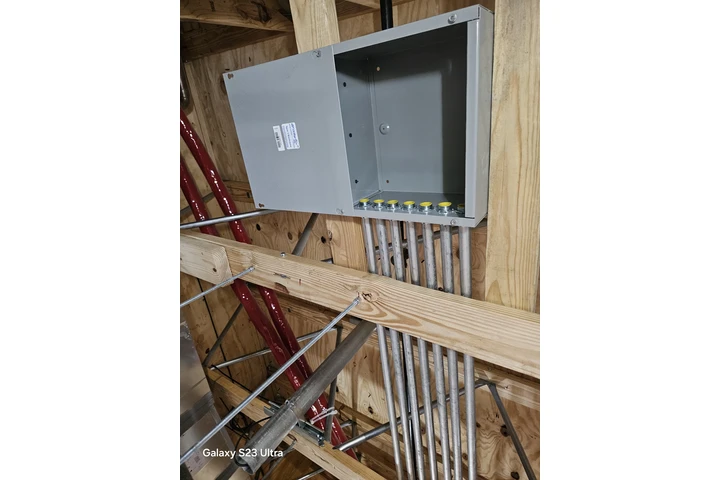 Arme Electric image 1