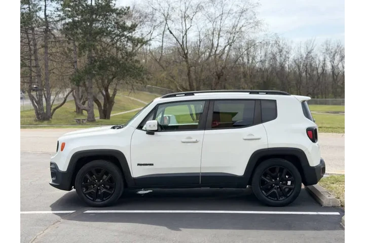 $8999 : 2018 Renegade Latitude image 4