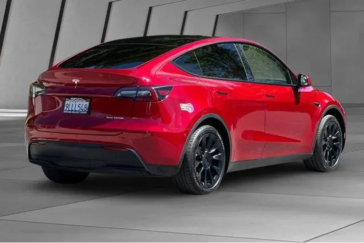 $33300 : Tesla Model Y 2024 AWD Long image 4