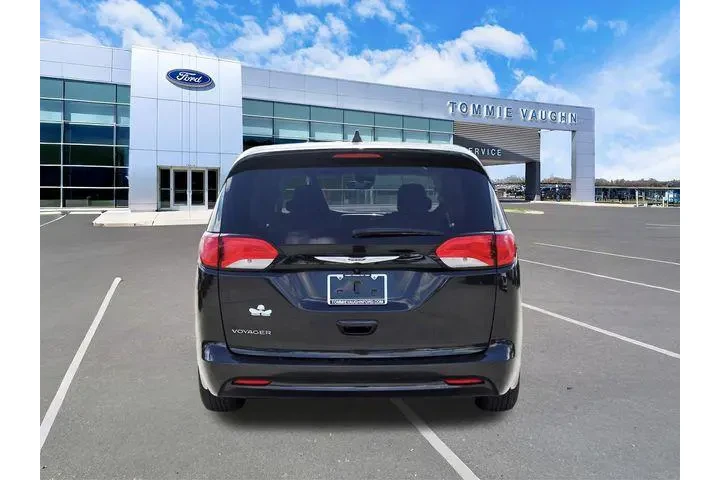 $20265 : Chrysler Voyager 2023 LX 4dr image 3