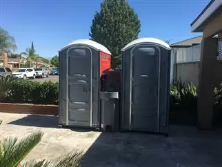 RENTA DE BAÑOS PARA FIESTAS image 1