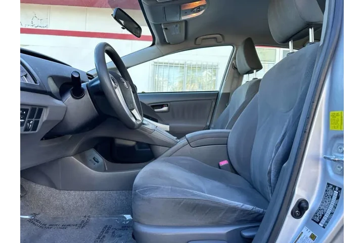 $8940 : 2010 Prius II image 9