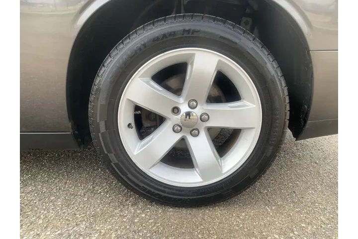 2013 Challenger SXT image 10