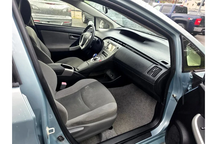$6990 : 2013 Prius Prius III image 7