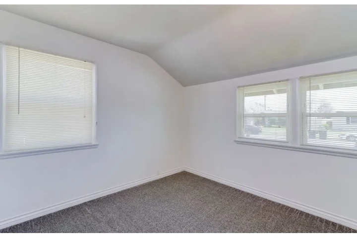 $2000 : 2 Bedroom House in South LA image 8