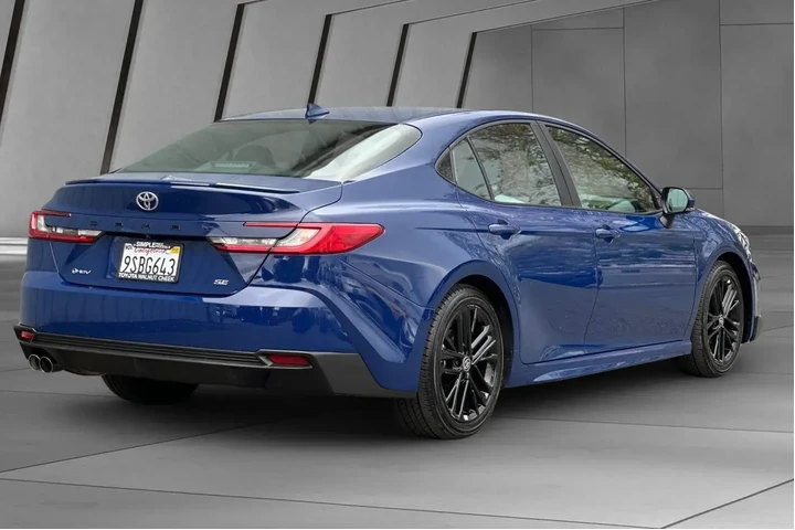 $28200 : Toyota Camry 2025 SE 4dr Sed image 4