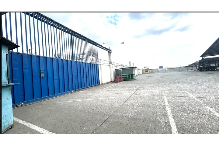 $18000 : ALQUILO TERRENO OFIC VIA DAULE image 10