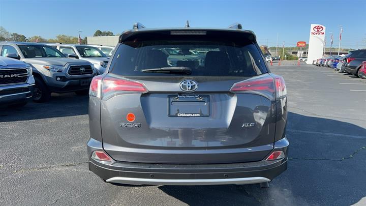 $16890 : PRE-OWNED 2016 TOYOTA RAV4 XLE image 6