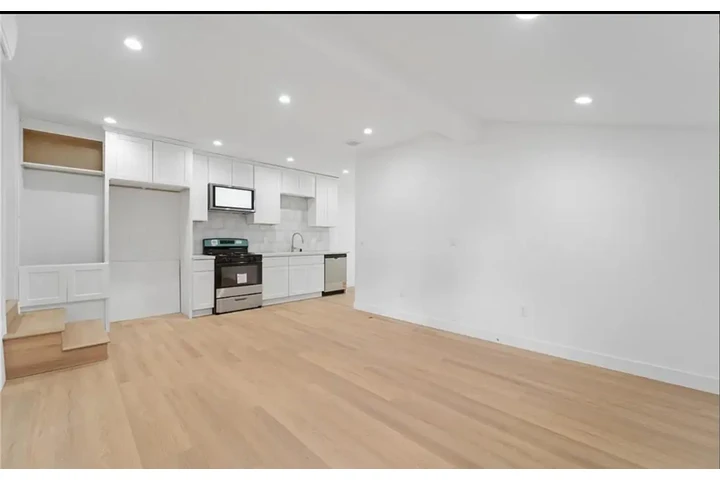 $2550 : Superb Single family home image 7