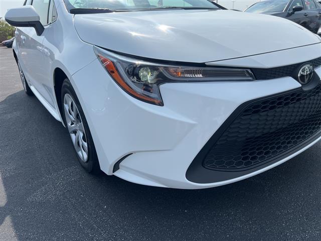 $19490 : PRE-OWNED 2022 TOYOTA COROLLA image 10