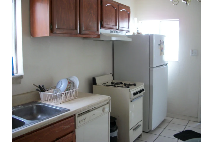 $590 : RECAMARA EN COMPTON $ 590 image 7