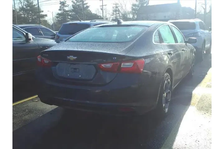 $17595 : Chevrolet Malibu 2023 LT 4dr image 4