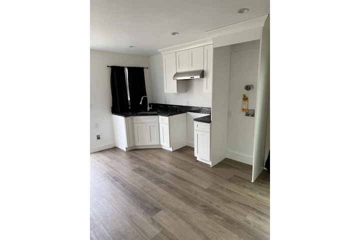 $1400 : Single apartment image 3