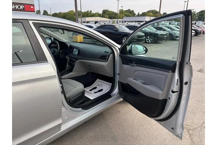 $7980 : 2017 Elantra SE 2.0L Auto (Al image 8