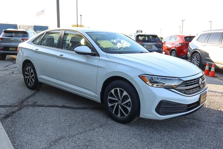 $19587 : 2022 Jetta S Auto image 3