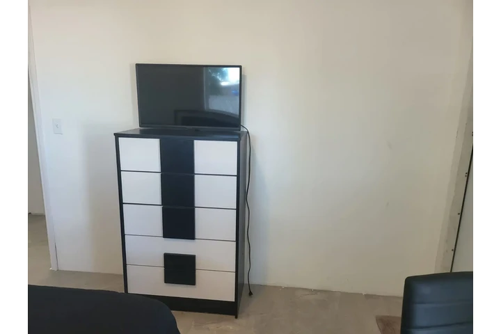 $950 : CUARTO/Entrada privada. image 5