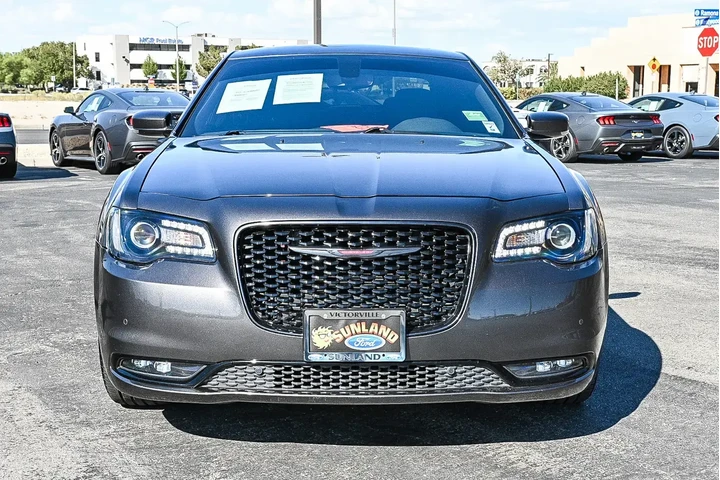 Chrysler 300 2023 S V6 4dr S image 2