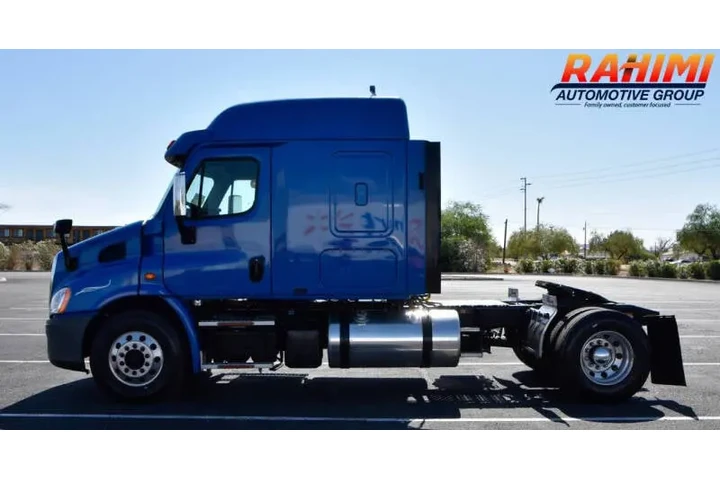 $32500 : 2016 Freightliner Cascadia image 8