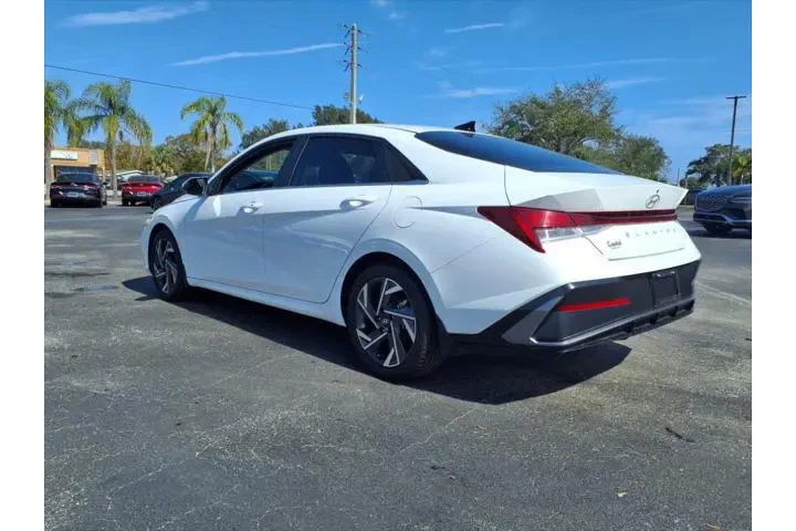 $19995 : Hyundai ELANTRA 2024 SEL 4dr image 5