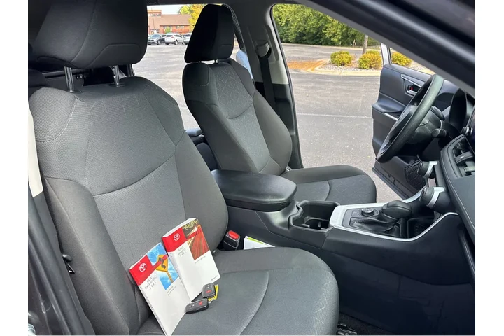 $36497 : Gold Certified2025 RAV4 Hybri image 5