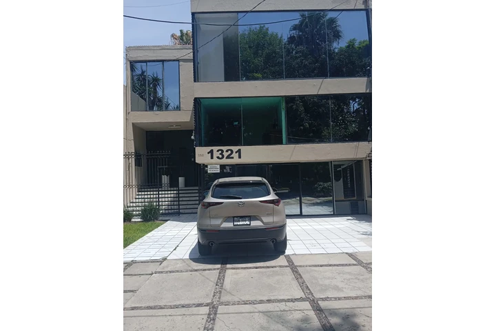 $16500 : CHAPALITA CONSULTORIO Avenida. image 3