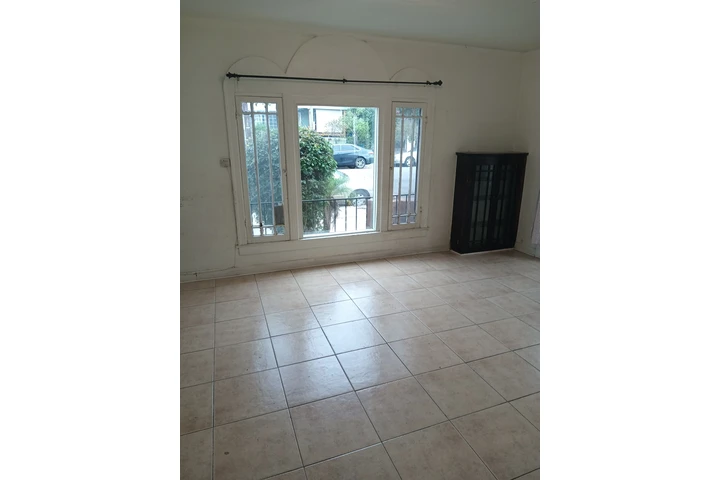 $1500 : Normandie y Jefferson 90018 image 1