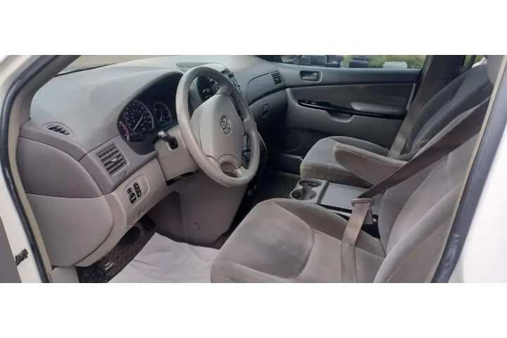 $3995 : 2005 Sienna LE 7 Passenger image 6