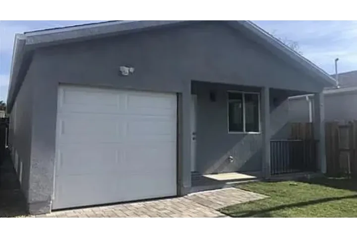 $1800 : Casa De renta🏠Los Angeles, CA image 3