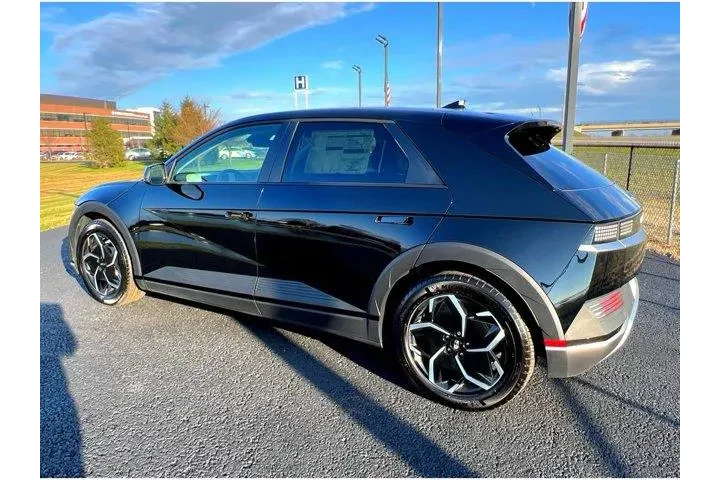 $25097 : Hyundai IONIQ 5 2023 AWD SE image 4