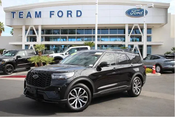$39713 : Ford Explorer 2025 ST-Line 4 image 2