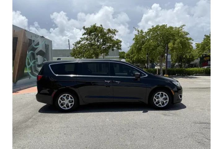 $7777 : 2018 Pacifica Touring Plus image 6