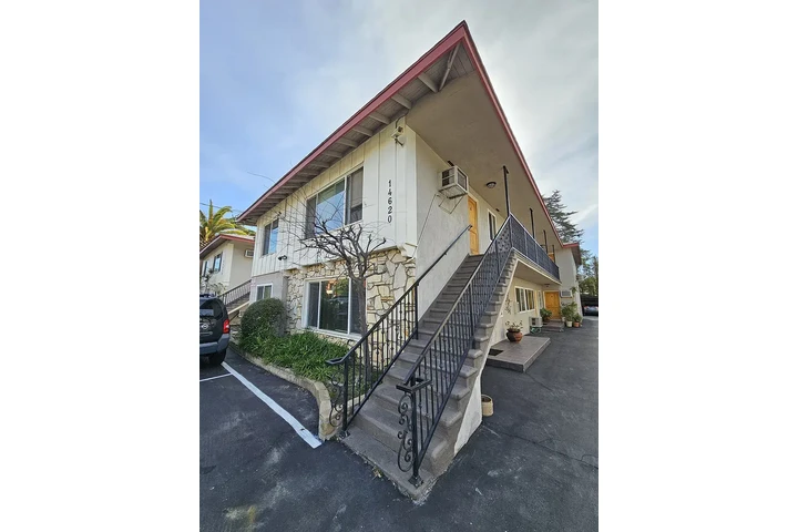 $1450 : Sherman Oaks 2H 1B Apto image 4
