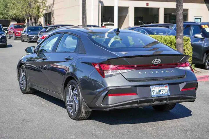 $21000 : Hyundai ELANTRA 2025 SEL Spo image 9