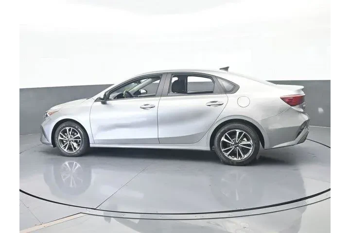 $14498 : Kia Forte 2023 LX 4dr Sedan image 3