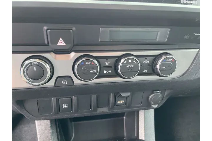 $35992 : Toyota Tacoma 2021 4x4 SR5 V image 7