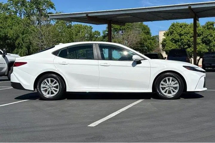 $25279 : Toyota Camry 2025 SE 4dr Sed image 10